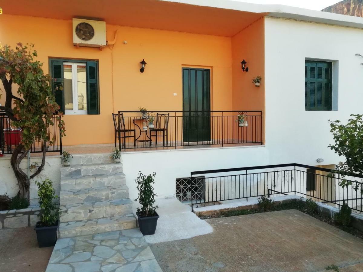 Nala'S House Apartment Leonídion Екстериор снимка