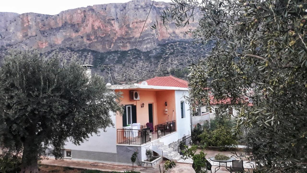 Nala'S House Apartment Leonídion Екстериор снимка